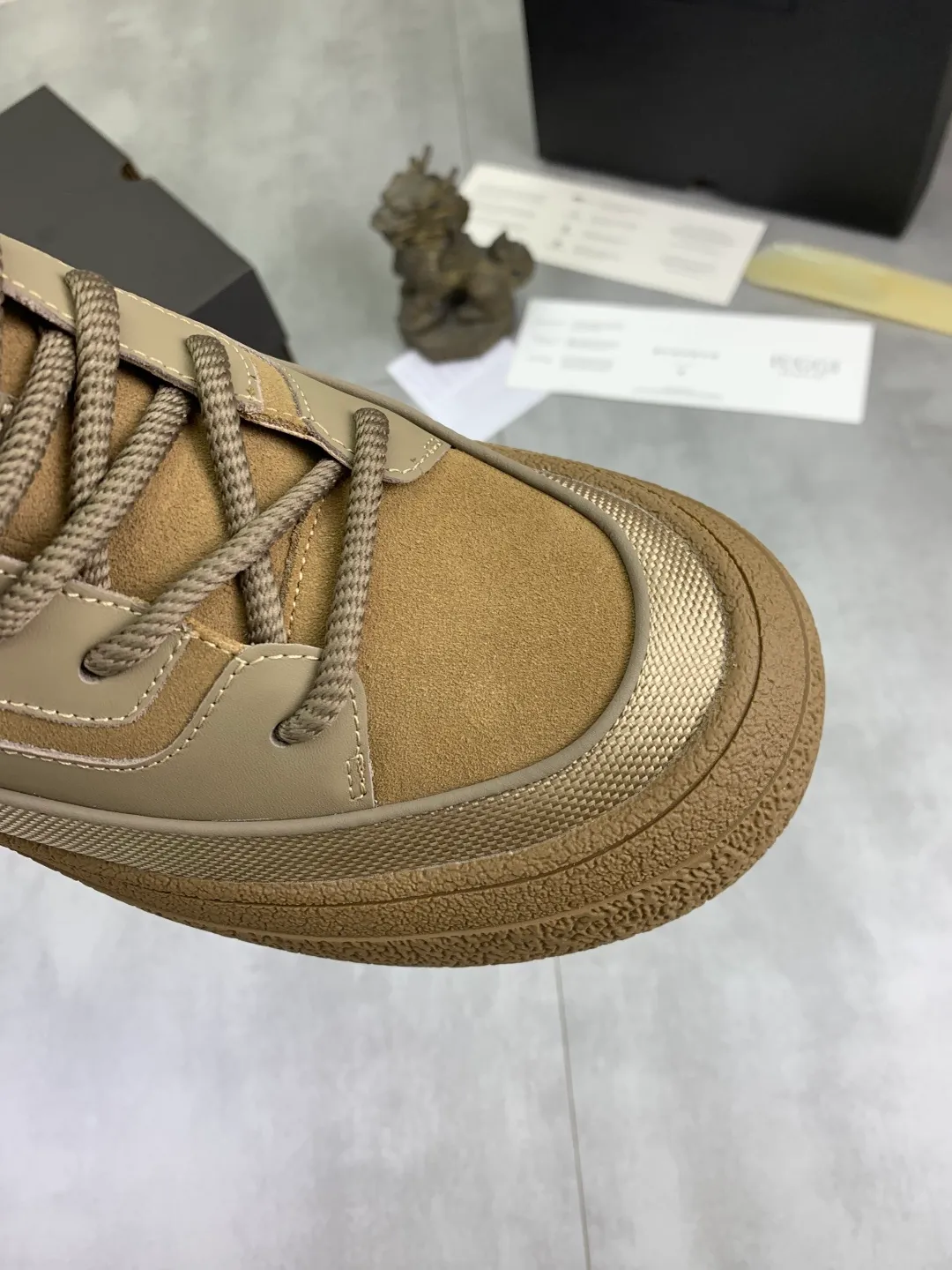 Men's shoes 💰P640 New IUGGI New New Tire Men's Shoes Real cowhide on the outside, Australian wool on the inside, light and easy to put on, brand logo, full of high-end feel, men's style! Men's style! Rarely seen in the market are retro outdoor shoes. They look great on the feet. Mainly because they are so stylish, comfortable and versatile. Color: black, gray, maroon. Size: 39-44
